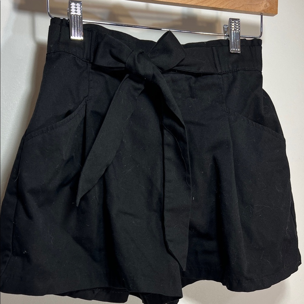 Zara Women's High Waist Black Shorts with pleats and a box bow
